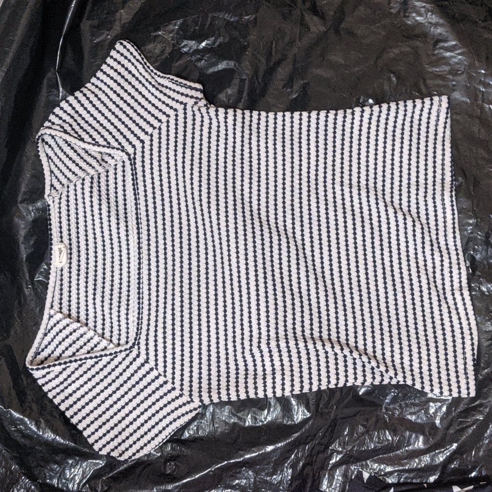 3/$15 Garage crop size medium